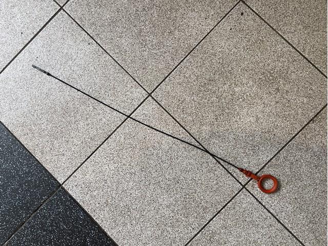  Sonda (indicador) do nível de óleo no motor Audi Q7 SUV (4LB) (2006 - 2015) 