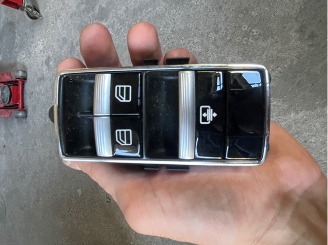 A2218709510 Mercedes кнопочный блок управления стеклоподъемником задний