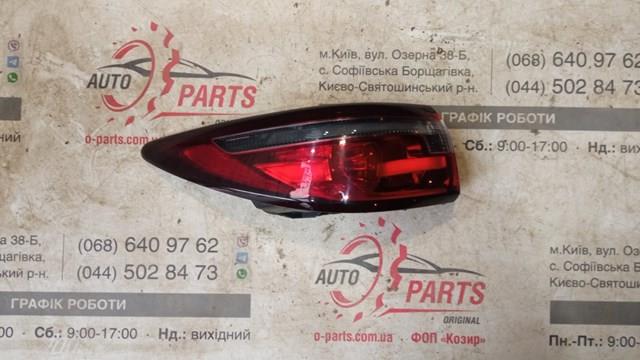 Фонарь задний правый внешний GSJ551160B Mazda