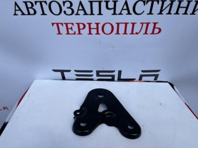 104457600B Tesla 