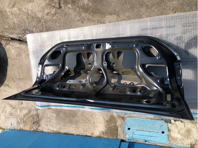 Крышка багажника 6440102A31 Toyota
