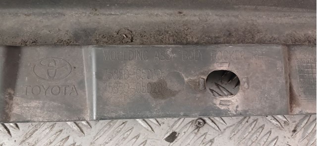 Moldura de umbral exterior derecha 7585005903 TOYOTA
