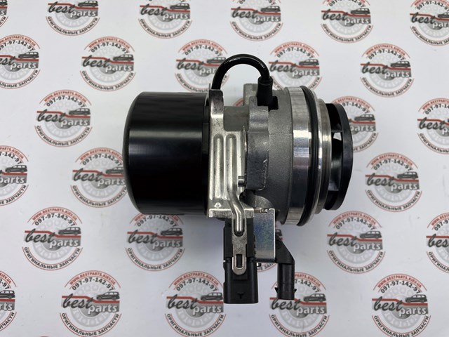LR125488 Land Rover Насос водяной