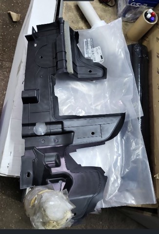 Правый дефлектор радиатора 215589UF0A Nissan/Infiniti