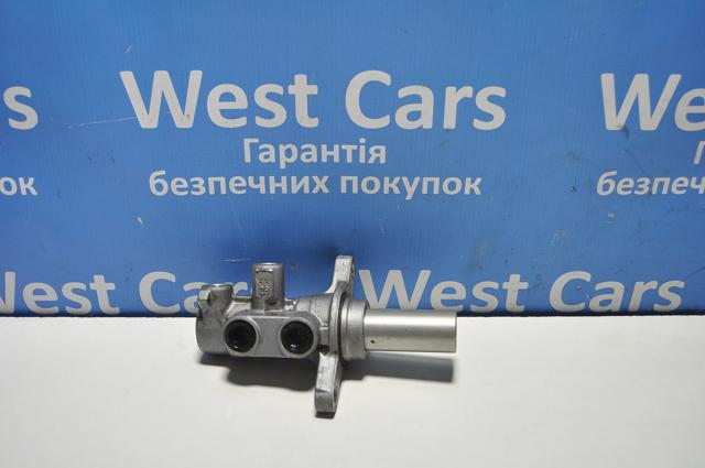 Главный тормозной цилиндр LR061403 Land Rover