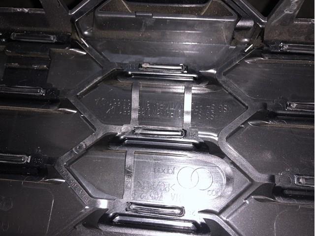 Решетка радиатора 8W0853651DKRU6 VAG