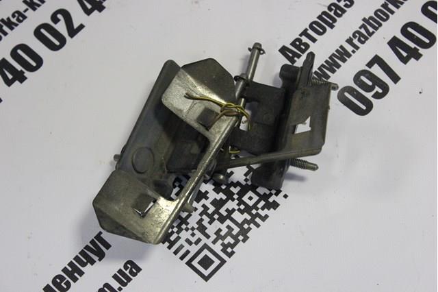 Купить 1687430051 Mercedes Петля задней багажной, 3/5 -ой двери