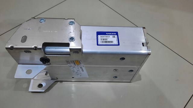 32377072 Volvo Кронштейн усилителя переднего бампера