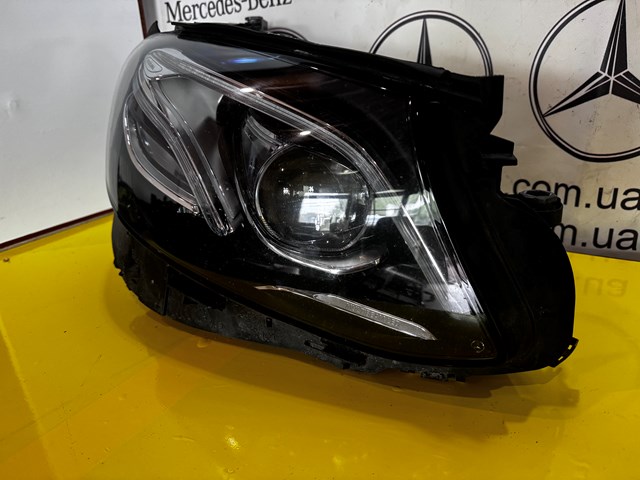 213 906 72 01 Mercedes luz direita