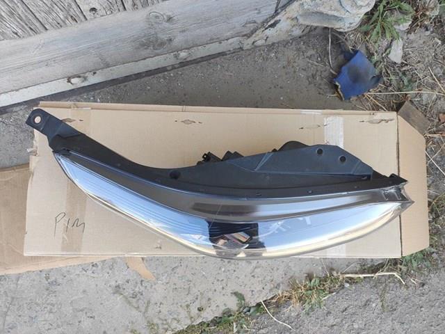 Правая фара 92102J7001 Hyundai/Kia