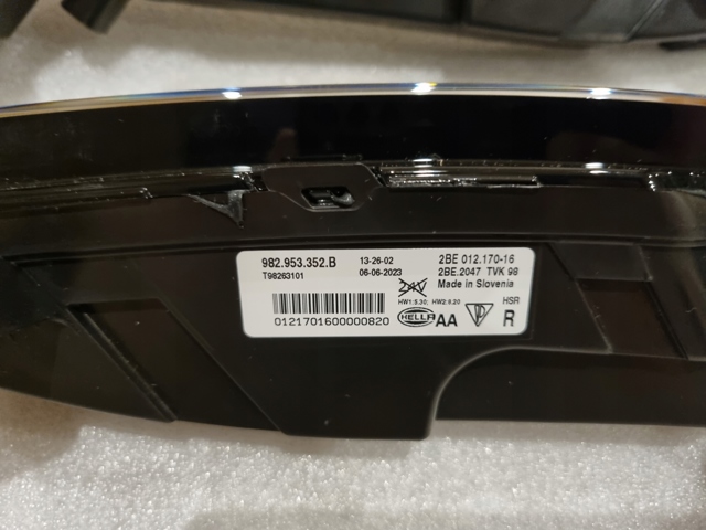 982953351B Porsche 