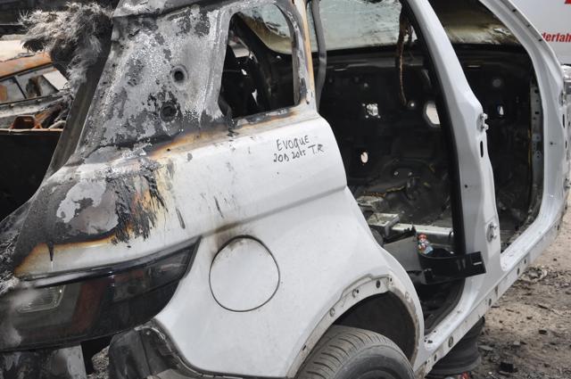 LR054608 Land Rover Крыло заднее правое