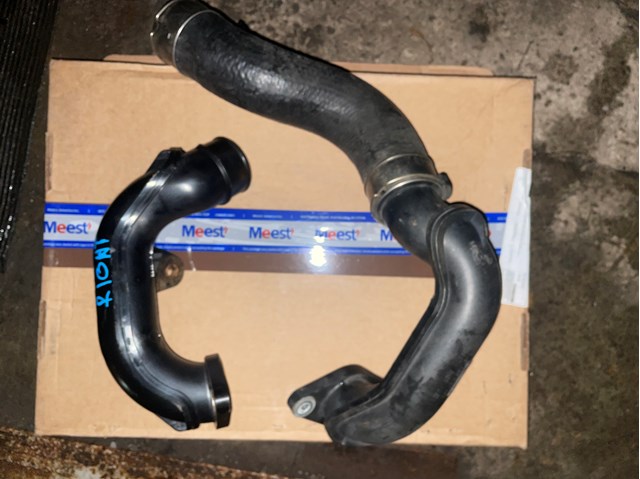 Патрубок интеркулера SH0113331 Mazda