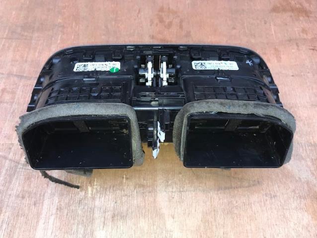 JX7Z19893AAE Ford Решетка воздуховода