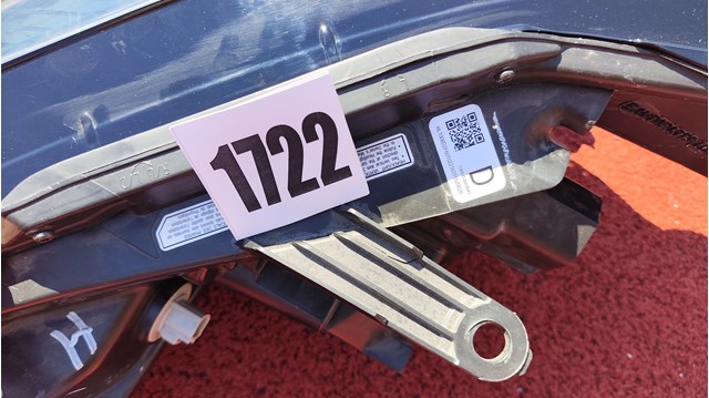 81110F6010 Toyota Фара передняя правая