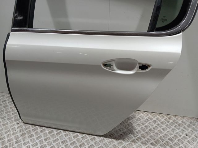  Дверь задняя левая Peugeot 308 2