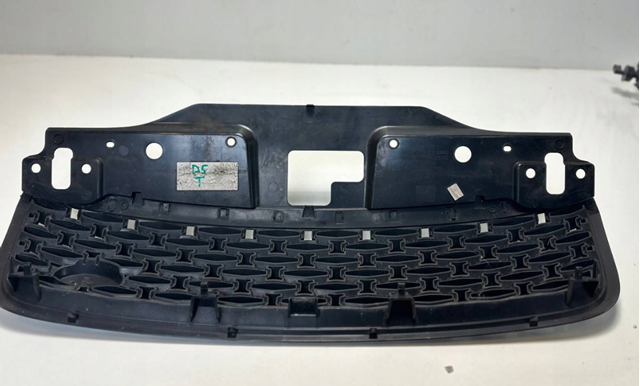 Решетка радиатора LR110606 Land Rover