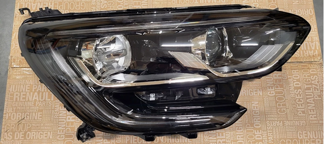 Правая фара 260106878R Renault (RVI)