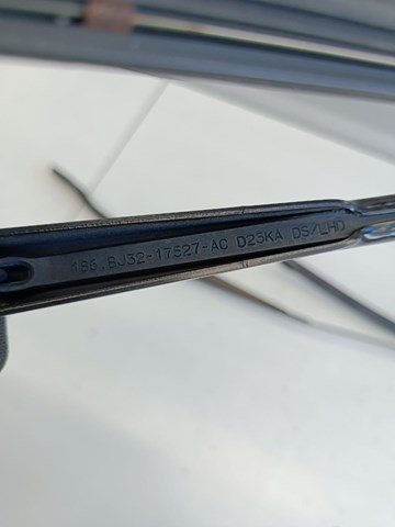 LR086384 Land Rover Поводок дворника