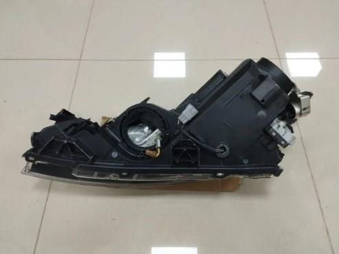 Купить GDK251031 Mazda Фара основная правая