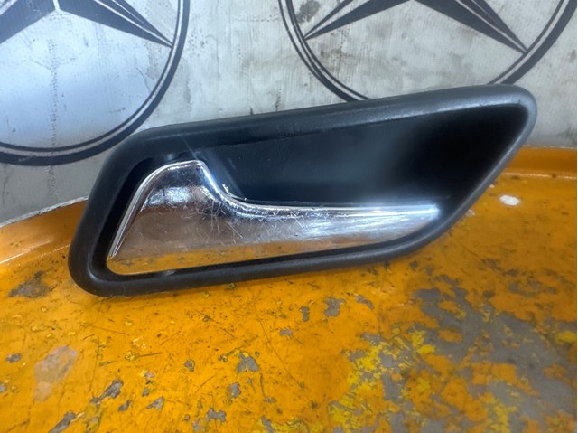 1697600161 Mercedes Ручка двери левой внутренняя передняя/задняя