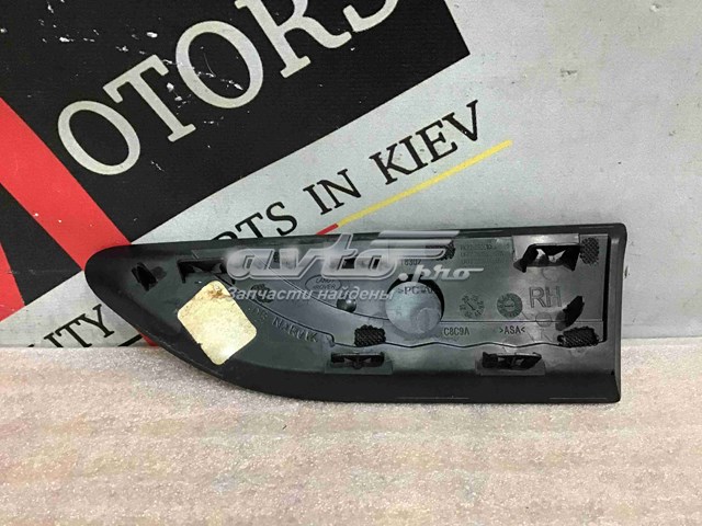 Молдинг крыла переднего правого LR058535 Land Rover