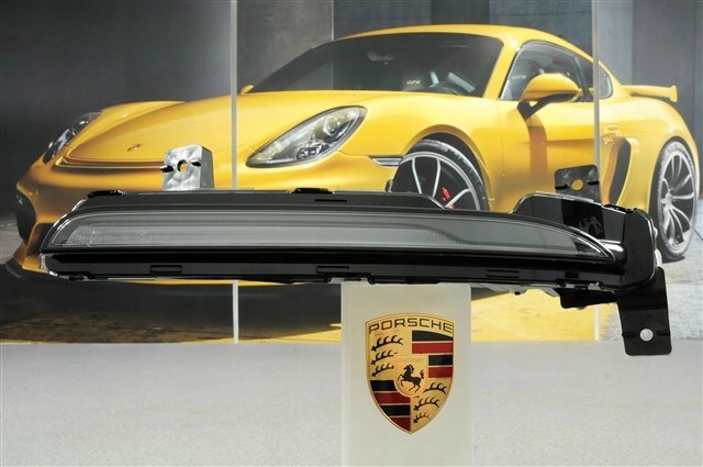  982953351A Porsche