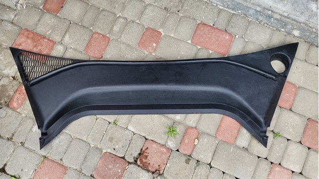  100632900E Tesla