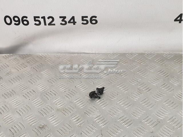 Форсунка омывателя лобового стекла на Mazda CX-7 ER