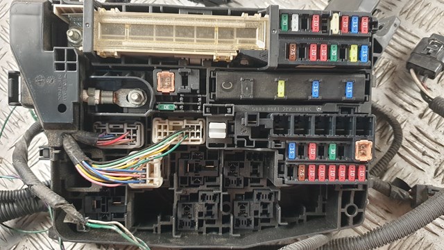 Diagrama de fusibles 8274102050 TOYOTA