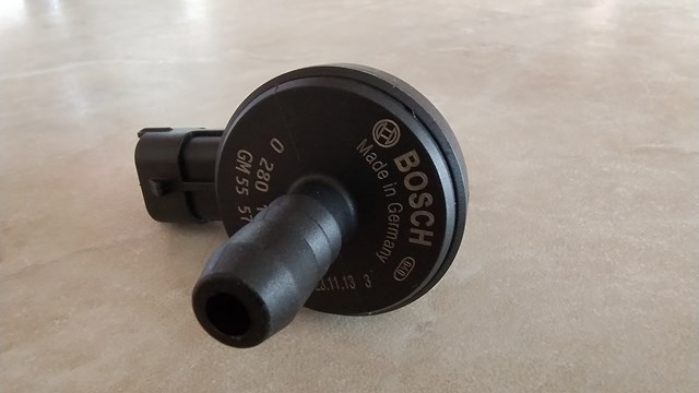 DG9Z9D289D Market (OEM) tubo de ventilação do tanque de combustível