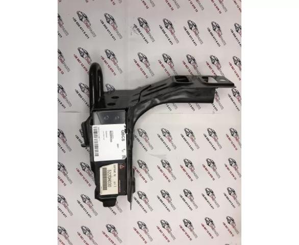 Soporte del panel frontal derecho 5220H030 MITSUBISHI