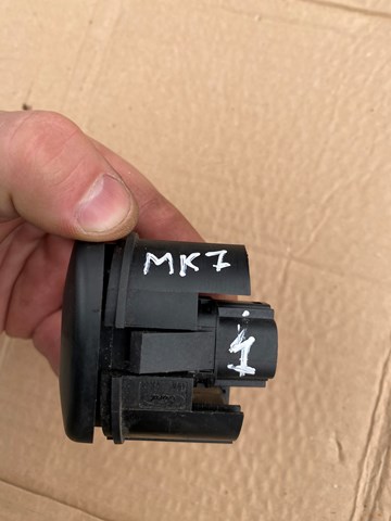 Кнопка включения противотуманных фар задних на Ford Escort VII 