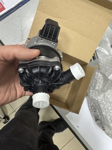 Купить 4M0965567C VAG Помпа водяная, дополнительная электрическая