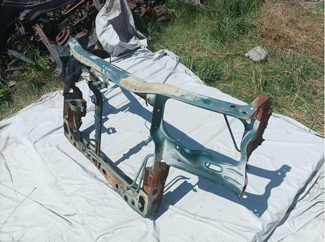  Pára-choque dianteiro Nissan Serena monovolume (C23) (1991 - 2002) 