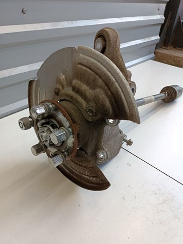LR024482 Land Rover Цапфа правая