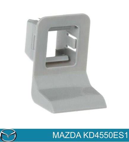 Кронштейн решетки радиатора на Mazda 3 BL