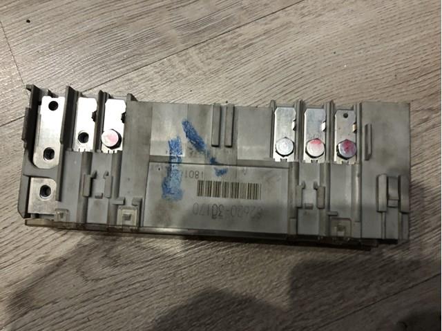 Caja portafusibles 8262030170 TOYOTA