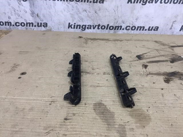 Кронштейн зовнішньої накладки порога правого 51777184776 BMW