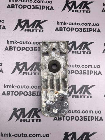 Купить 13337826 General Motors Кронштейн радиатора нижний