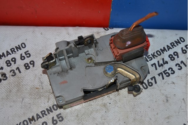 Fecho da porta dianteira esquerda Peugeot 206  2A/C