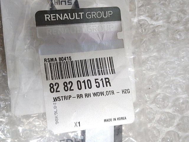 828201051R Renault (RVI) Уплотнитель стекла двери задней правой внешний (планка)