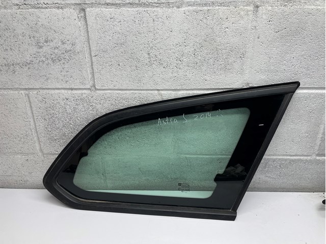 13264964 Opel стекло кузова (багажного отсека правое)
