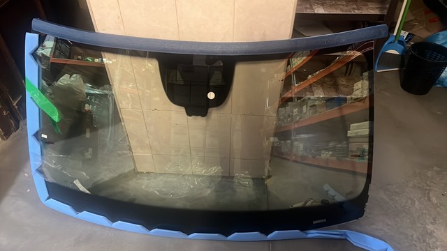Лобовое стекло A1676705701 Mercedes