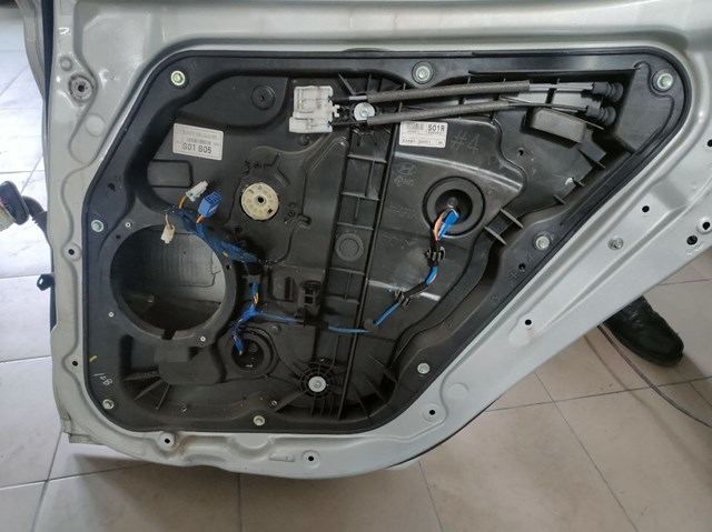 Мотор стеклоподъемника двери задней правой на Hyundai Elantra MD