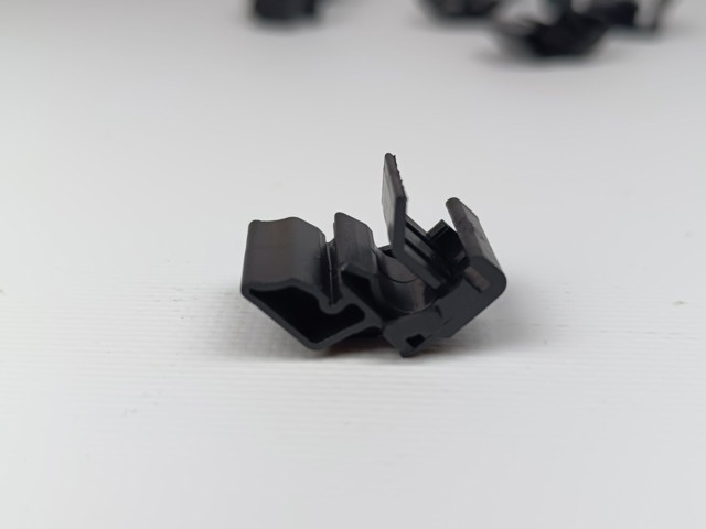 Пистон (клип) крепления обшивки крышки багажника FPS FP8502925 цена, от 2.53 USD