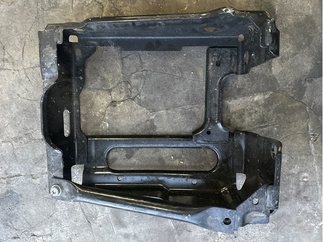 Кронштейн арки колеса (лонжерона) правый 51117399916 BMW