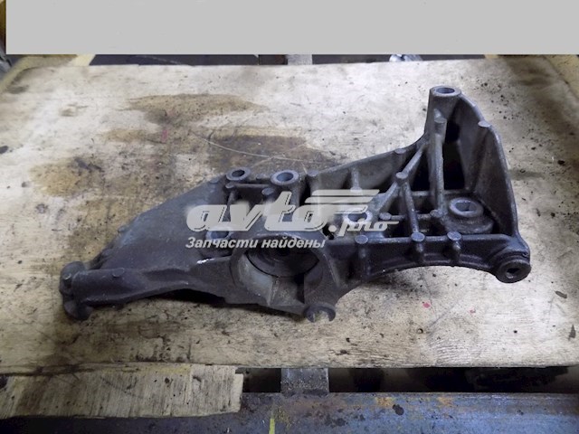 Кронштейн генератора 8200327134 Renault (RVI)