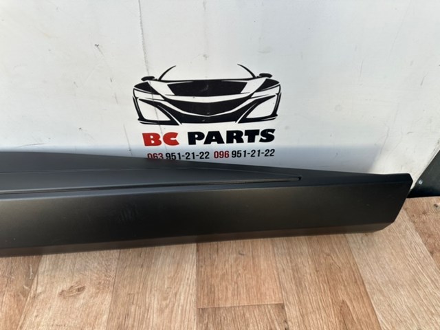 Купить 808706RR0A Nissan/Infiniti Молдинг двери передней правой