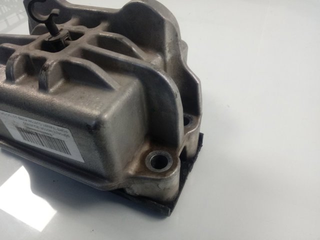 GK217M124AE Ford Опора КПП